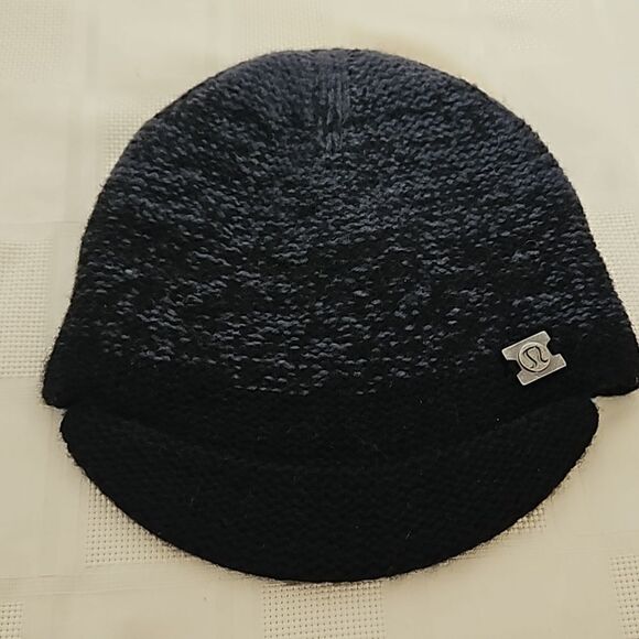 Lululemon Women's Knitted Winter Ball Cap Black/Gray One Size - Picture 13 of 16